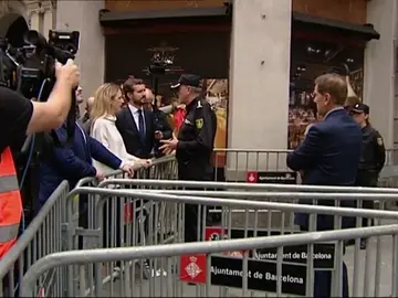 El PP se queja porque el Gobierno no le ha dejado entrar en la Jefatura de Barcelona a saludar a los policías El PP se queja porque el Gobierno no le ha dejado entrar en la Jefatura de Barcelona a saludar a los policías