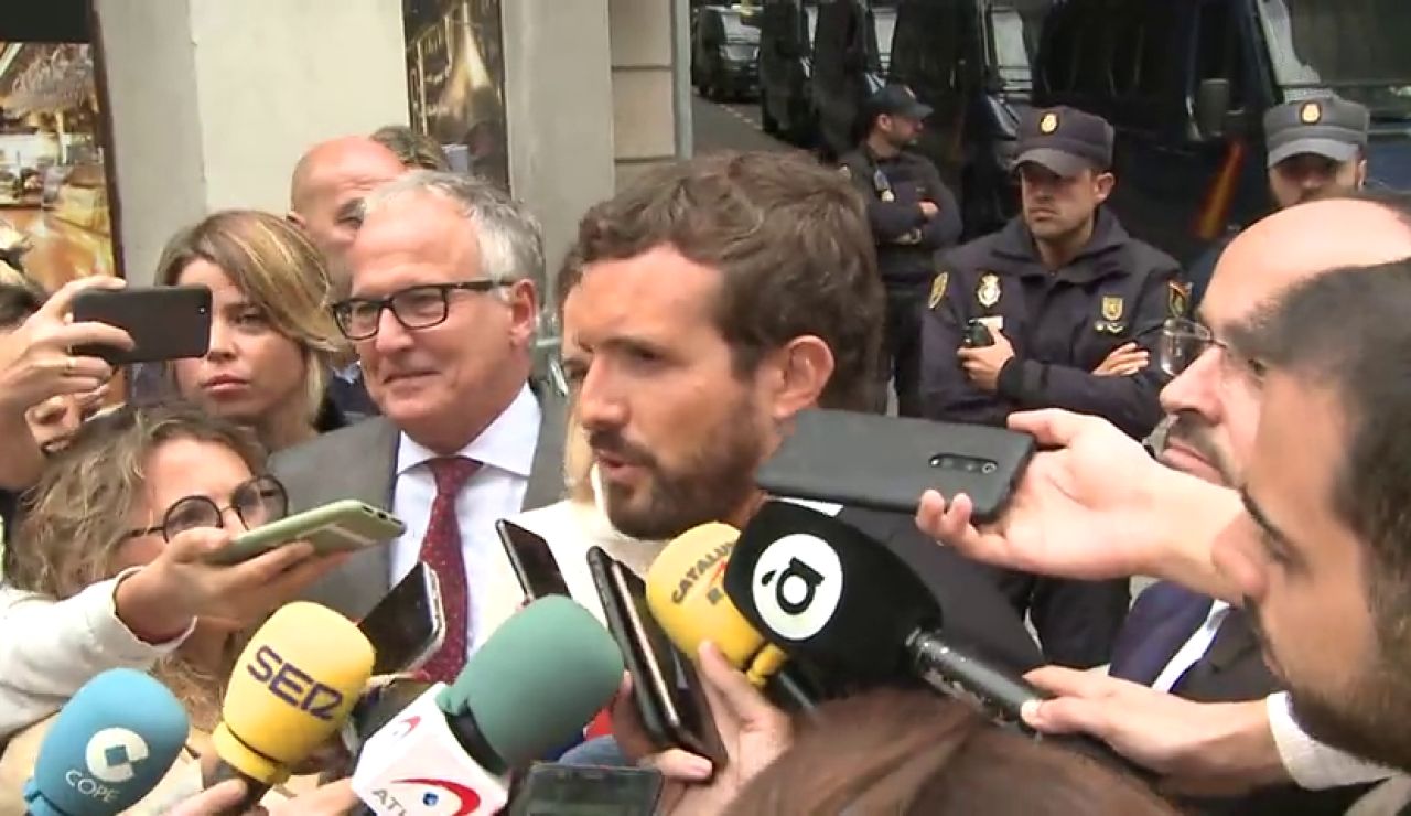Casado exige a Sánchez que aplique la ley y no negocie con Torra Casado exige a Sánchez que aplique la ley y no negocie con Torra