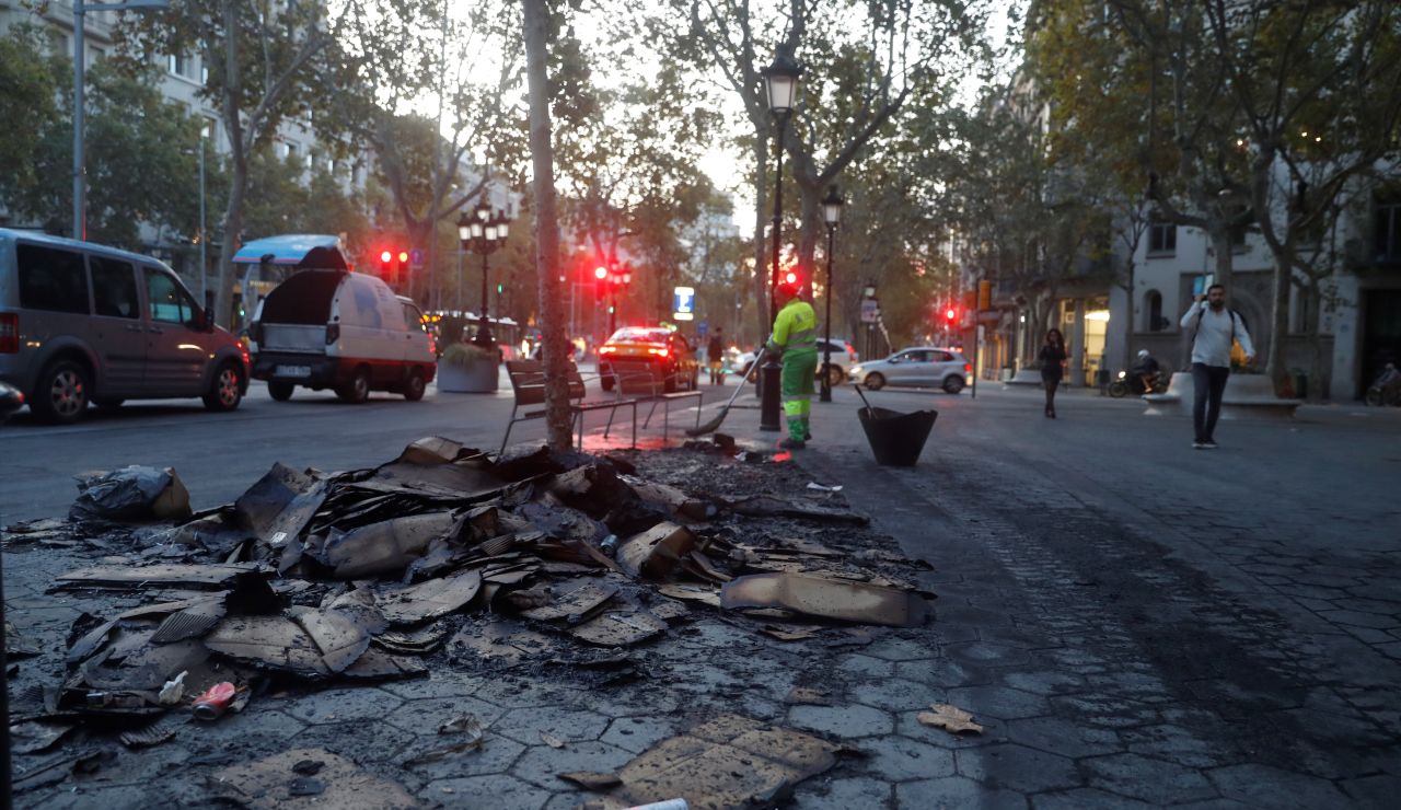 Operarios trabajan en la limpieza del centro de Barcelona Operarios trabajan en la limpieza del centro de Barcelona