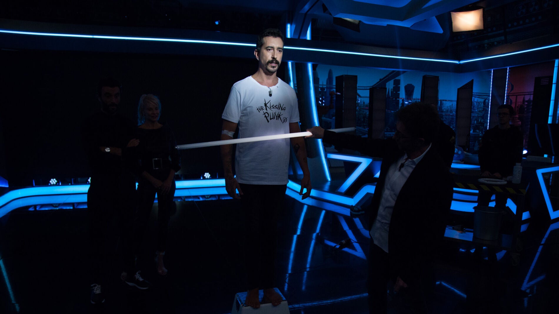 El peligroso experimento de Marron en 'El Hormiguero 3.0': "Si me toc&aacute;is, mor&iacute;s"