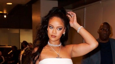 Rihanna enseña la cara de su hijo siete meses después de su nacimiento