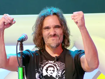 Joaquín hace sentir a Jorge Fernández como un "bicho raro" con un éxito de Sebastián Yatra y Reik en 'La ruleta de la suerte' Joaquín hace sentir a Jorge Fernández como un "bicho raro" con un éxito de Sebastián Yatra y Reik en 'La ruleta de la suerte'