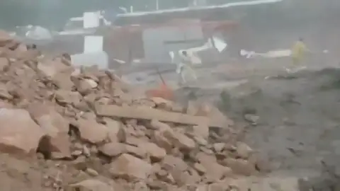Un tornado levanta el suelo de una caseta y deja tres heridos en Ibiza Un tornado levanta el suelo de una caseta y deja tres heridos en Ibiza
