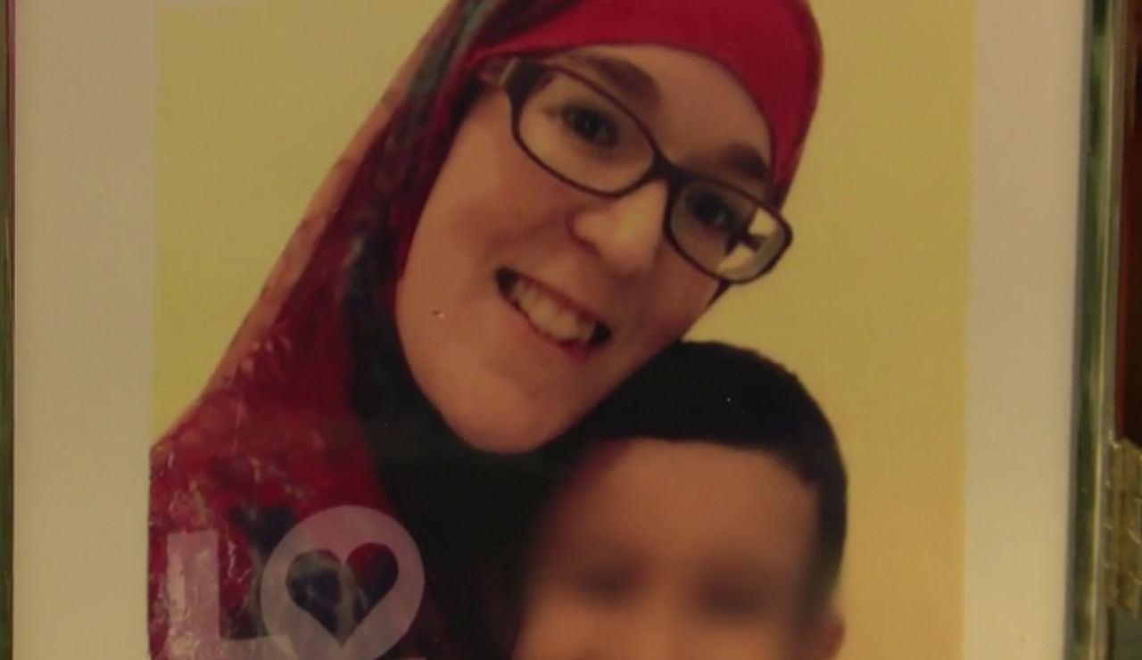 Un español intenta traer de Siria a su hija, casada con un yihadista: "No le diría nada, la abrazaría" Un español intenta traer de Siria a su hija, casada con un yihadista: "No le diría nada, la abrazaría"