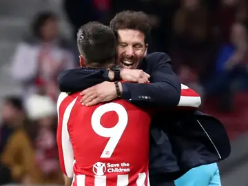 Morata y Simeone se abrazan Morata y Simeone se abrazan