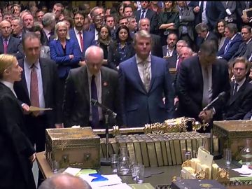 Boris Johnson no consigue que el Parlamento debata su acuerdo de 'brexit' en tres días