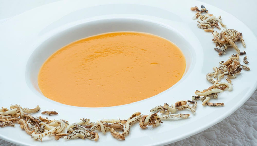 Cocina abierta con Karlos Arguiñano: Crema de calabaza y boniato y espaguetis de calabacín con gambas (Programa 1833)
