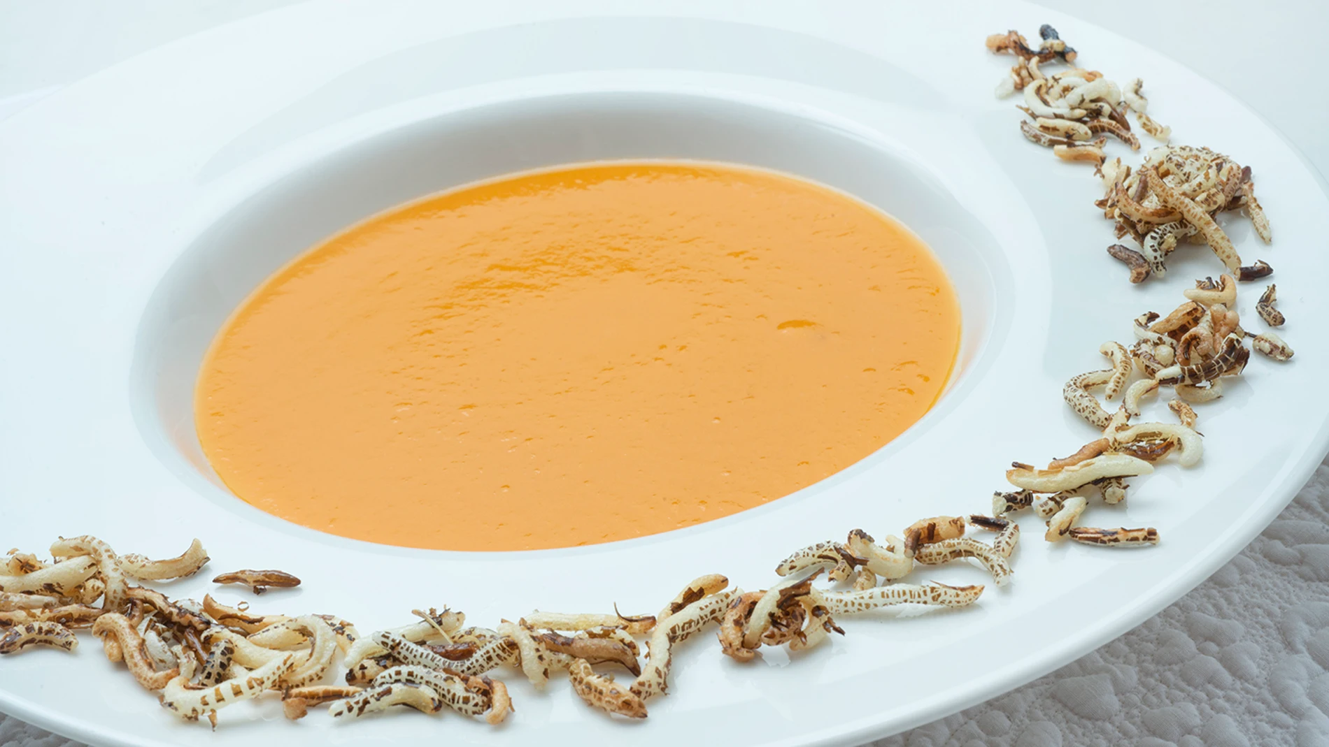 Cocina abierta con Karlos Arguiñano: Crema de calabaza y boniato y espaguetis de calabacín con gambas (Programa 1833)