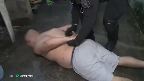 Así fue detenida 'La Dueña', la jefa de la barra brava de Chacarita Juniors Así fue detenida 'La Dueña', la jefa de la barra brava de Chacarita Juniors
