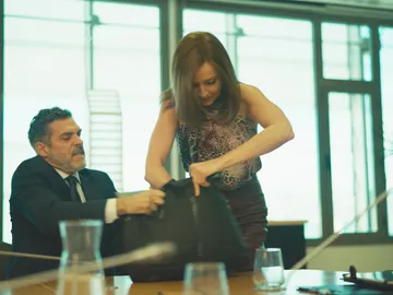 Una enfurecida Macarena se enfrenta a Benigna Rojas y a Ángel Una enfurecida Macarena se enfrenta a Benigna Rojas y a Ángel