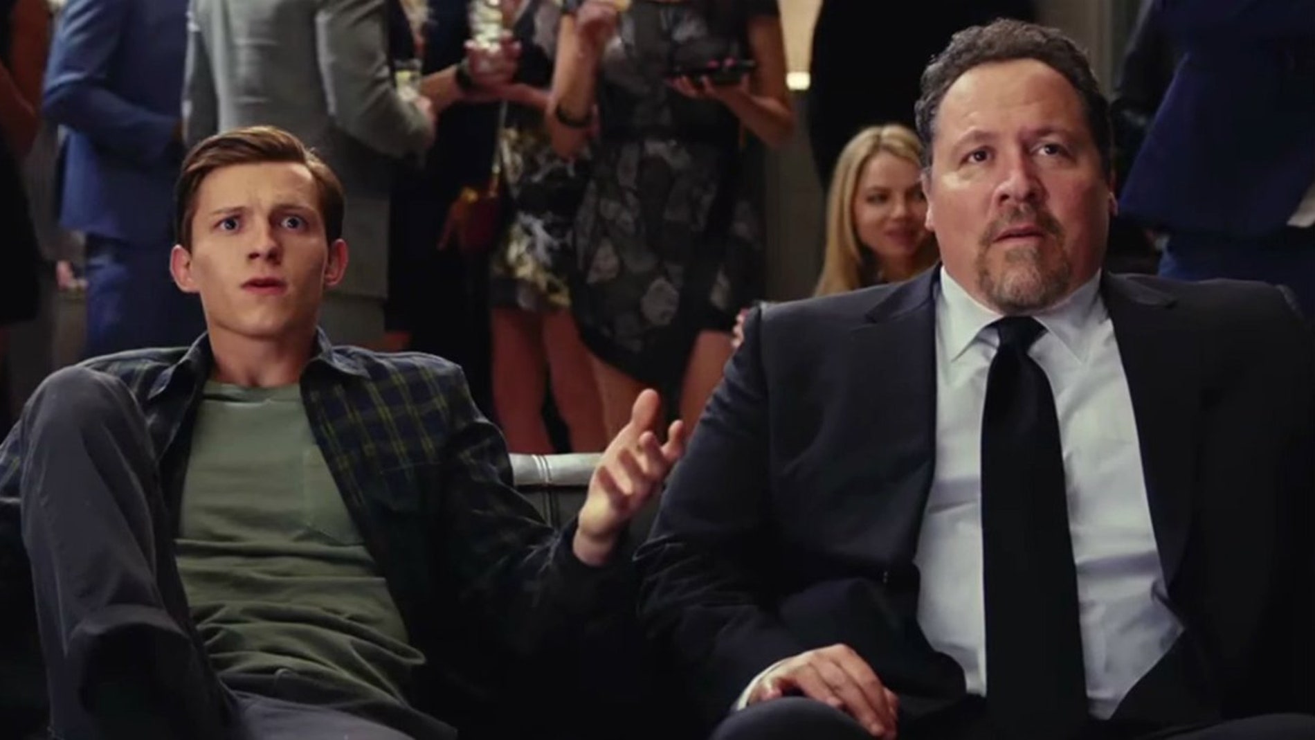 Tom Holland y Jon Favreau como SpiderMan y Happy en Marvel