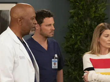 Webber, Karev y Meredith son despedidos en 'Anatomía de Grey' Webber, Karev y Meredith son despedidos en 'Anatomía de Grey'