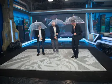 El espectacular homenaje a 'Juego de Tronos' con lluvia dentro del plató de 'El Hormiguero 3.0' El espectacular homenaje a 'Juego de Tronos' con lluvia dentro del plató de 'El Hormiguero 3.0'