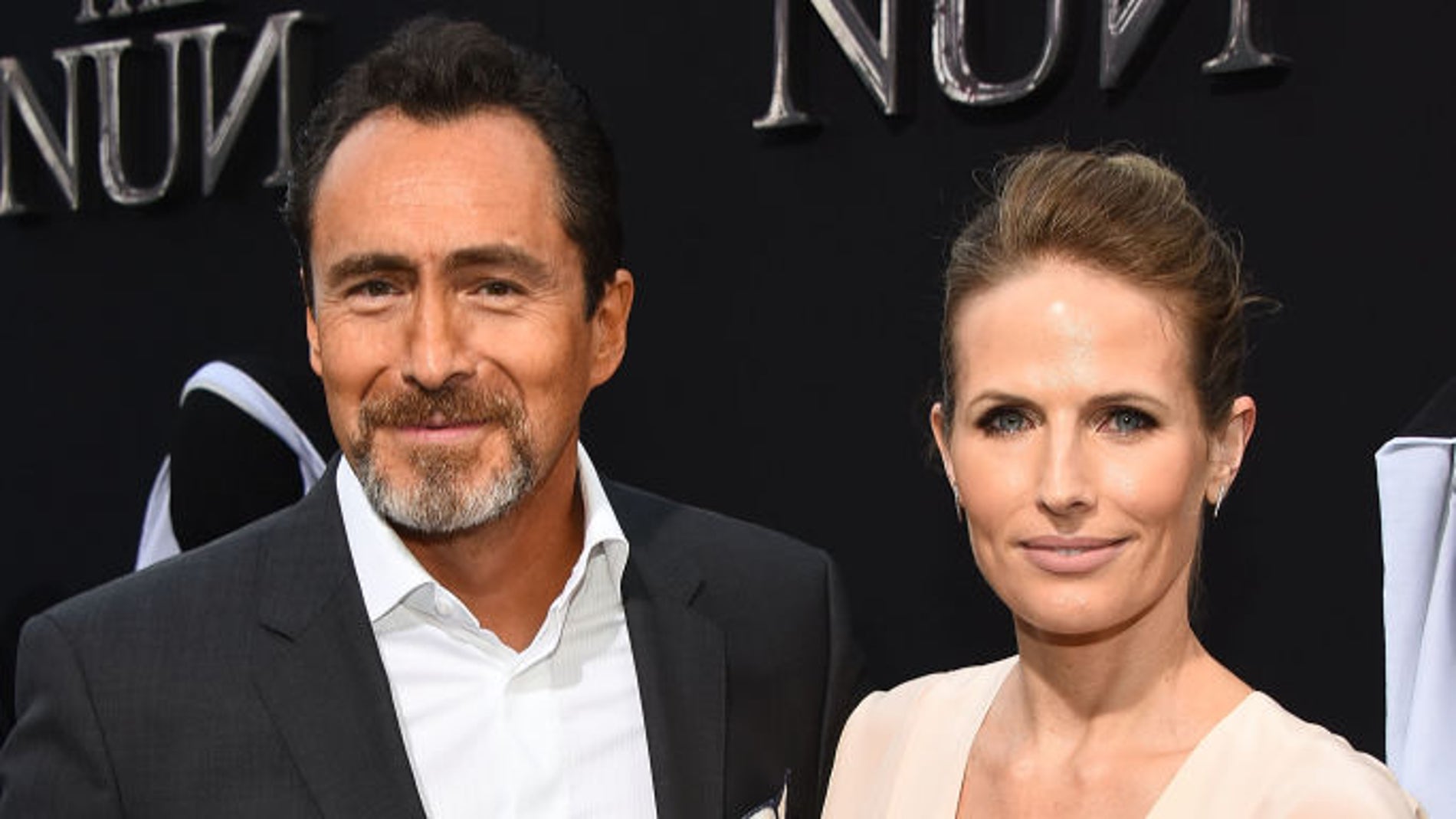 Demian Bichir y Stefanie Sherk