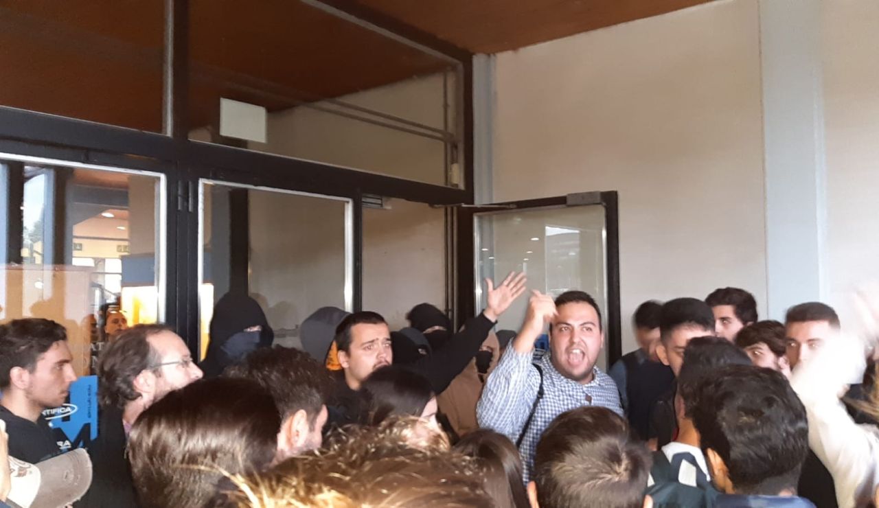 Piquetes a las puertas de la facultad de Derecho Piquetes a las puertas de la facultad de Derecho