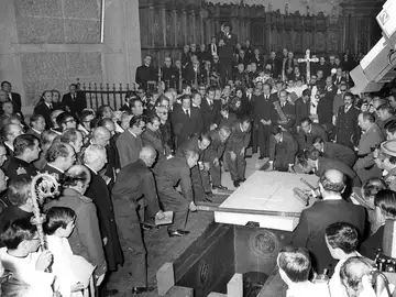 El entierro del dictador Francisco Franco El entierro del dictador Francisco Franco