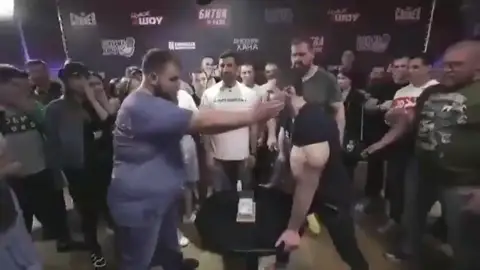 El campeón de las bofetadas también dejó K.O. al 'Popeye ruso' El campeón de las bofetadas también dejó K.O. al 'Popeye ruso'