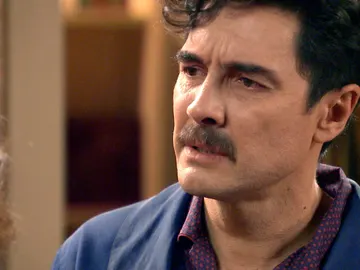 Armando, a Julia: “Mírame a los ojos y dime que no sientes nada por él” Armando, a Julia: “Mírame a los ojos y dime que no sientes nada por él”