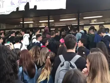 Los piquetes impiden el acceso a los estudiantes de la facultad de economía de la Universidad de Barcelona Los piquetes impiden el acceso a los estudiantes de la facultad de economía de la Universidad de Barcelona