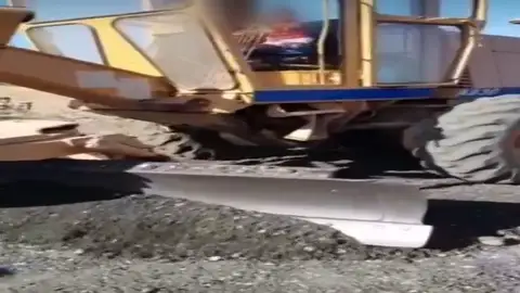 Investigado por dejar a sus hijas menores conducir maquinaria y grabarlo Investigado por dejar a sus hijas menores conducir maquinaria y grabarlo