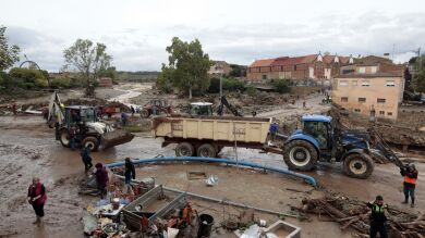 Los bomberos buscan a siete desaparecidos tras el temporal de lluvias 