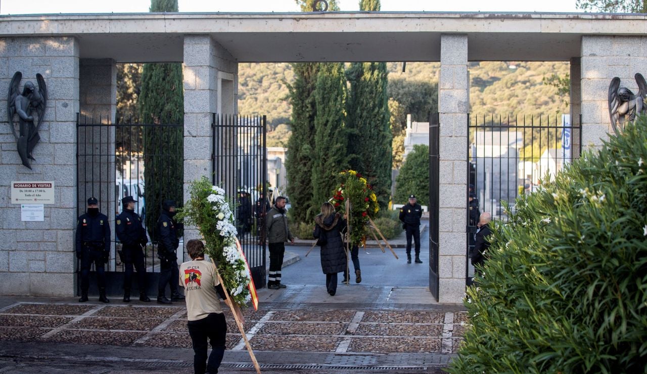 Llegada de coronas de flores al cementerio de El Pardo-Mingorrubio Llegada de coronas de flores al cementerio de El Pardo-Mingorrubio
