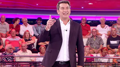 Arturo Valls se atreve con un chiste sobre militares en '¡Ahora caigo!' Arturo Valls se atreve con un chiste sobre militares en '¡Ahora caigo!'