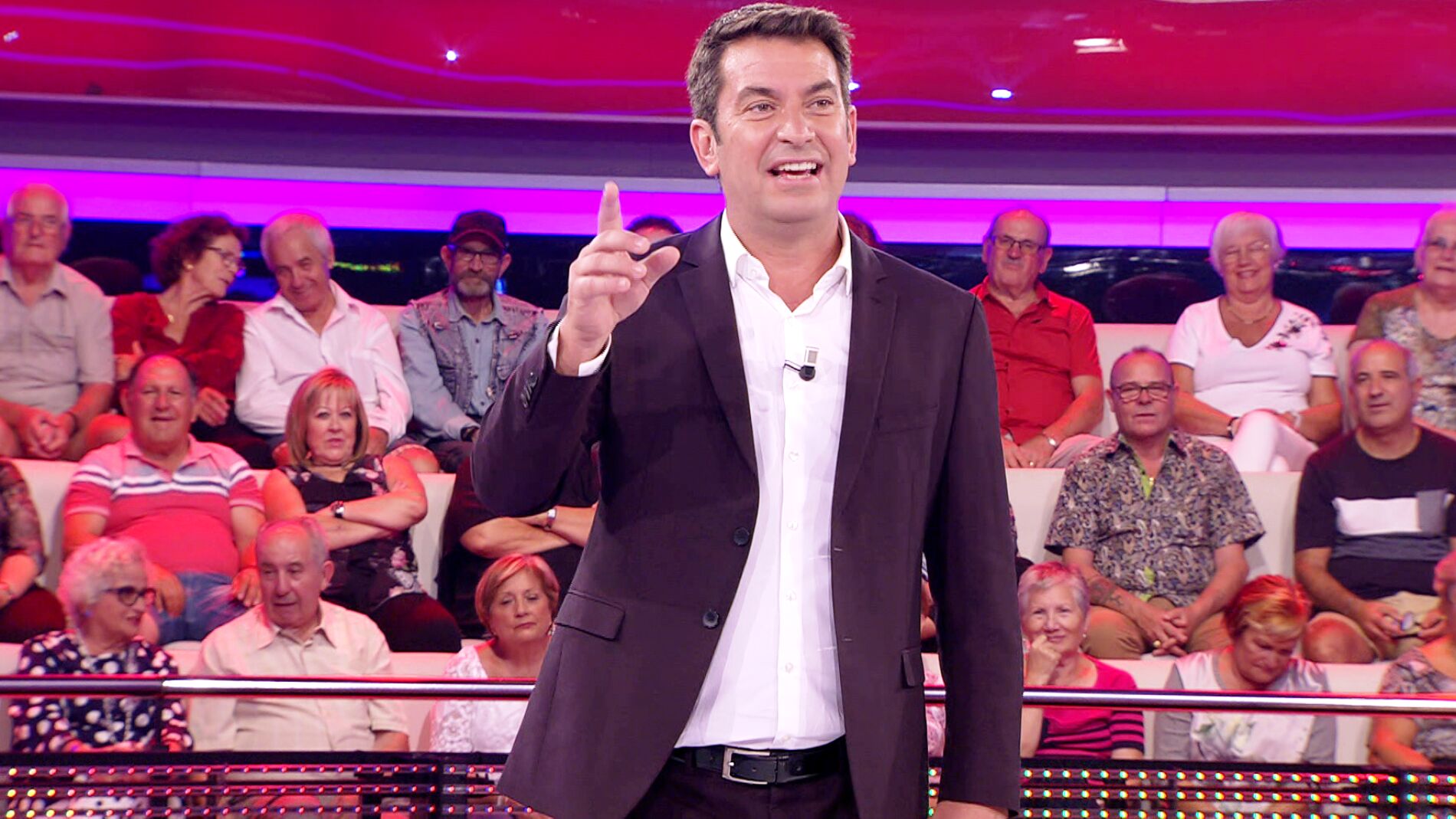 Arturo Valls se atreve con un chiste sobre militares en '&iexcl;Ahora caigo!'