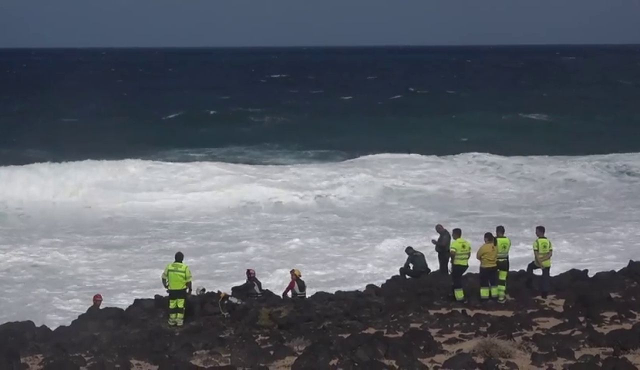 Al menos cinco muertos y varios desaparecidos al naufragar una patera en Lanzarote Al menos cinco muertos y varios desaparecidos al naufragar una patera en Lanzarote