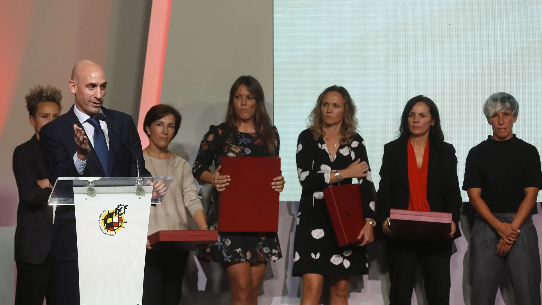 Luis Rubiales, en un acto con jugadoras que han hecho historia en el fútbol femenino Luis Rubiales, en un acto con jugadoras que han hecho historia en el fútbol femenino