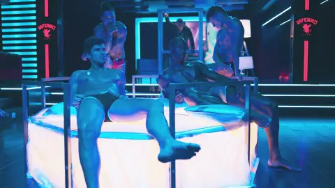 Los ‘Toy boy’ deslumbran con un fogoso baile en el Inferno Los ‘Toy boy’ deslumbran con un fogoso baile en el Inferno