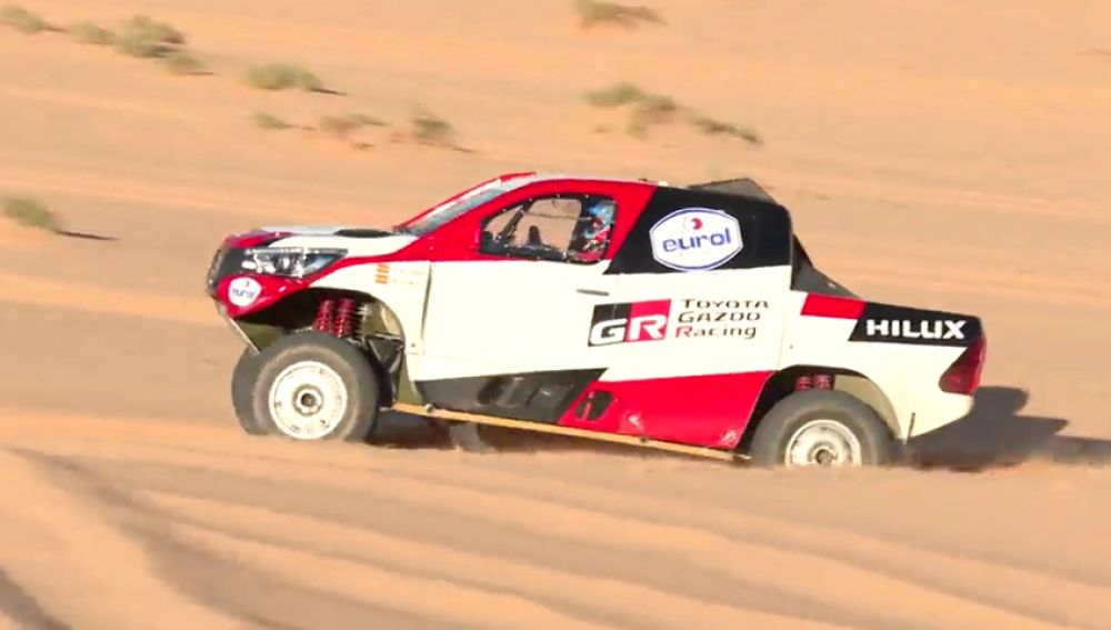 Las increíbles imágenes inéditas de Fernando Alonso en las dunas de Arabia Saudía antes del Dakar