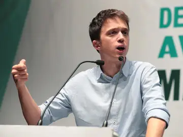 El candidato de Más País a la Presidencia del Gobierno, Íñigo Errejón, este lunes, durante un acto de campaña de la coalición Más País-Equo-CHA en Zaragoza El candidato de Más País a la Presidencia del Gobierno, Íñigo Errejón, este lunes, durante un acto de campaña de la coalición Más País-Equo-CHA en Zaragoza