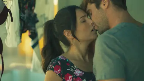 El beso culpable de Iván y Claudia El beso culpable de Iván y Claudia