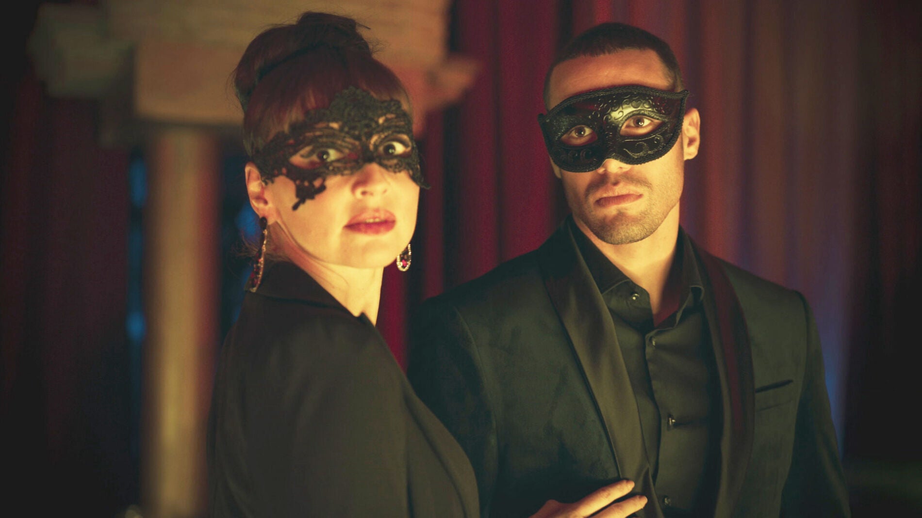 Macarena y Hugo reviven su &uacute;ltima noche juntos de sexo y lujuria ante la aterrada mirada de Triana 