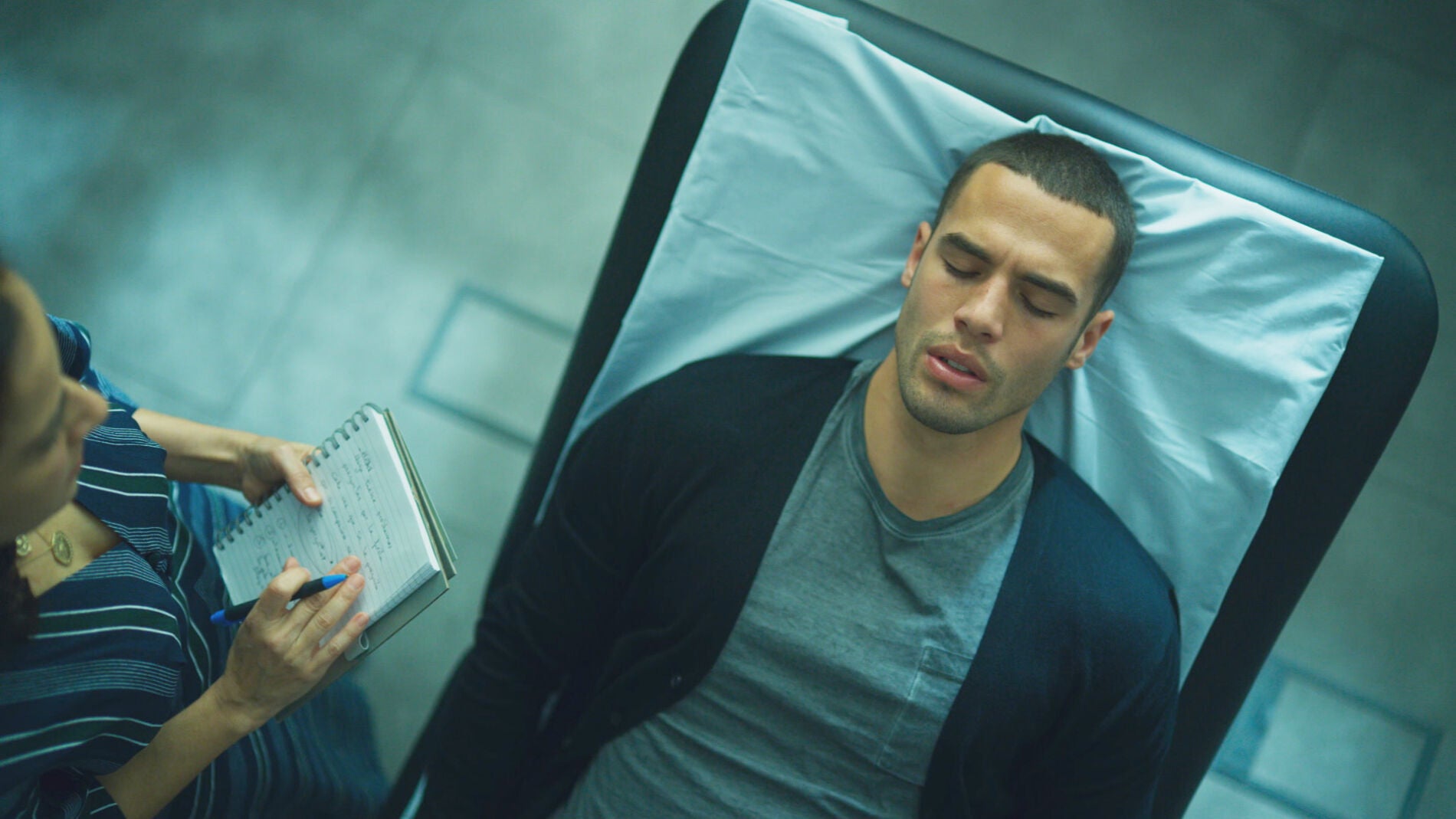 Hugo, exhausto tras la sesi&oacute;n de hipnosis: &ldquo;Hicieron conmigo lo que quisieron&rdquo; 