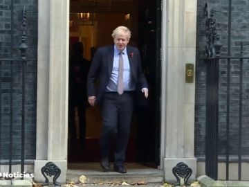 REEMPLAZO Arranca la campaña electoral en Reino Unido: Boris Johnson comunica a Isabel II la disolución del Parlamento