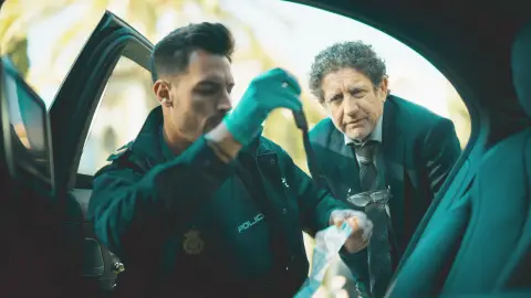 Zapata detiene a Ángel como sospechoso del asesinato de Philip Norman Zapata detiene a Ángel como sospechoso del asesinato de Philip Norman