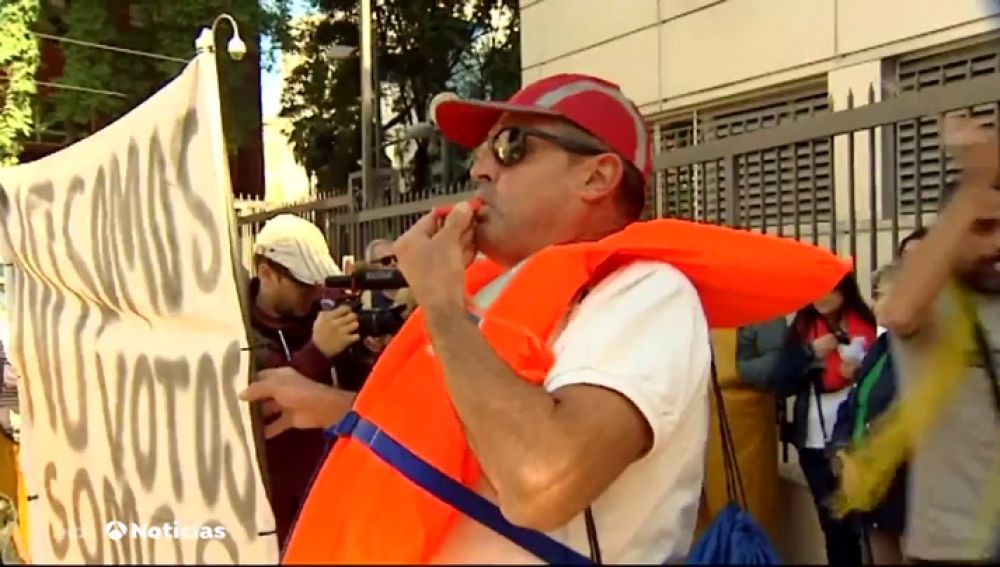 Los pescadores del Mar menor protestan ante la situación y falta de ayudas