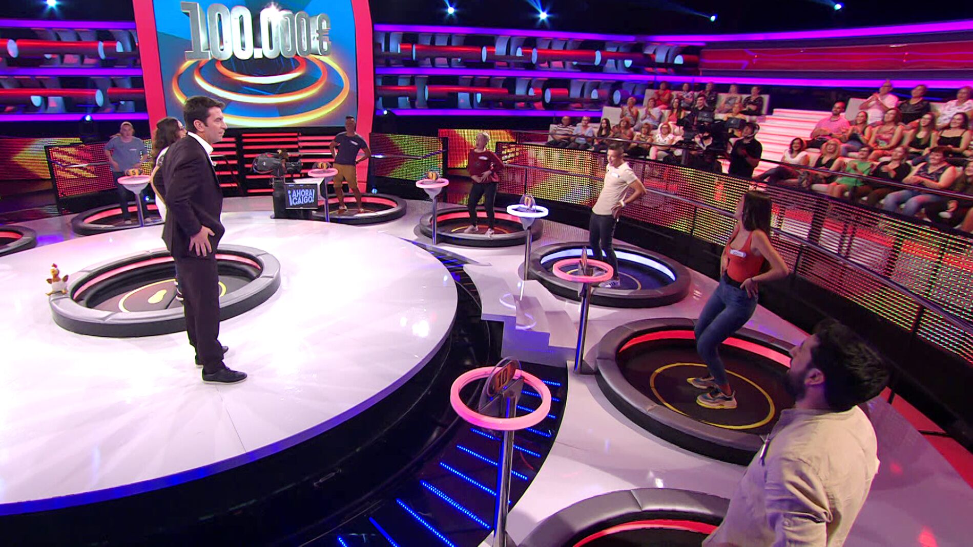 El sorprendente momento en el que todos los concursantes de '&iexcl;Ahora caigo!' se ponen a bailar 'La Macarena' 