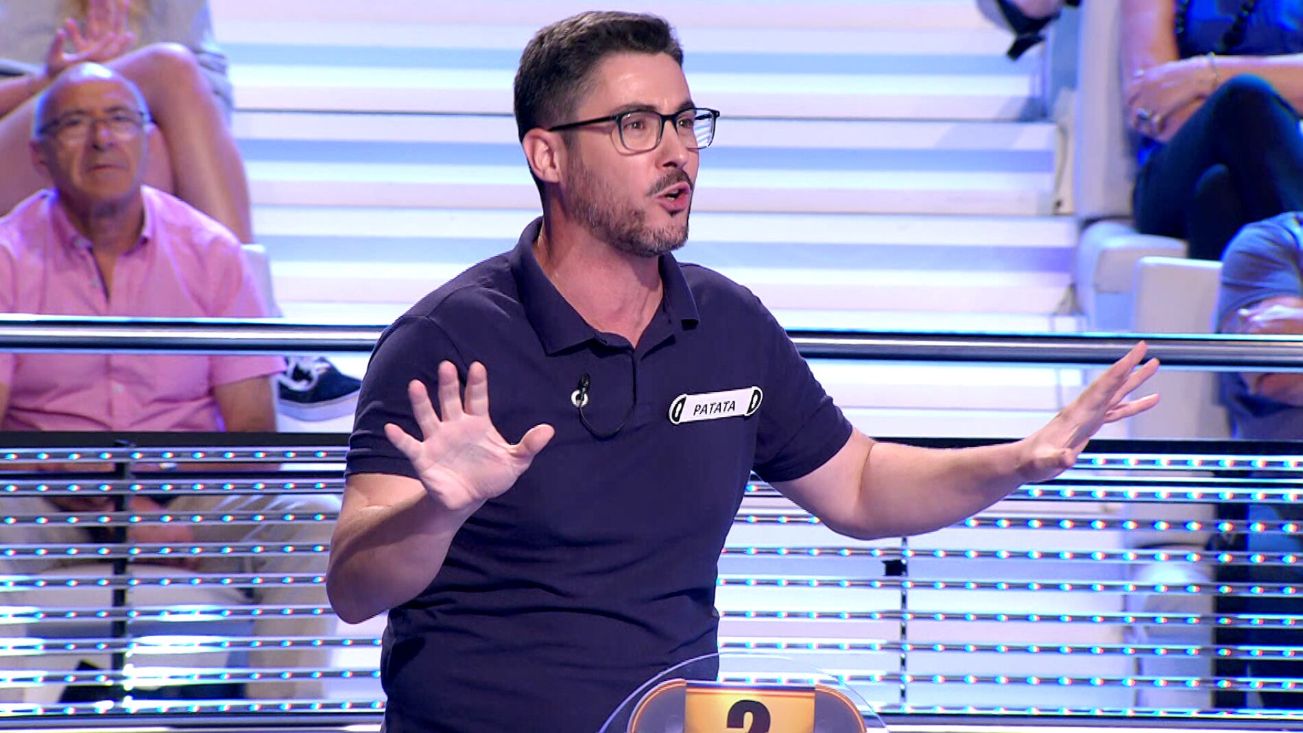 Arturo Valls, escandalizado por un chiste subido de tono en '&iexcl;Ahora caigo!' 
