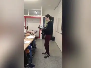 La divertida exposición de un alumno sobre el mester de juglaría: compone una canción que se hace viral La divertida exposición de un alumno sobre el mester de juglaría: compone una canción que se hace viral