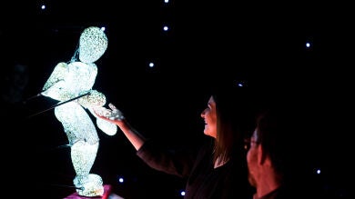 Laura Pausini vive una noche mágica en 'El Hormiguero 3.0' con un ser de luz 