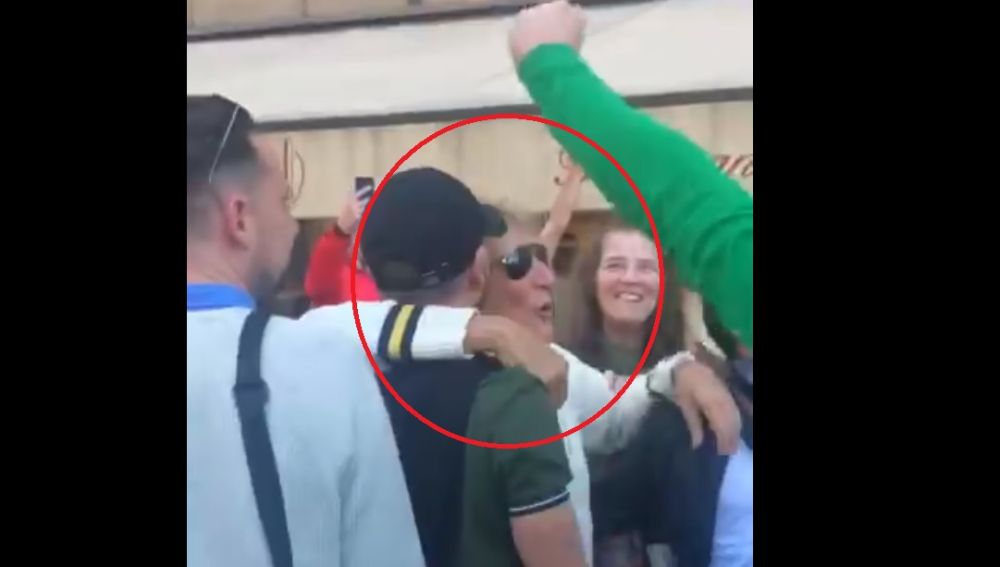 Rod Stewart, en las calles de Roma con los hinchas del Celtic