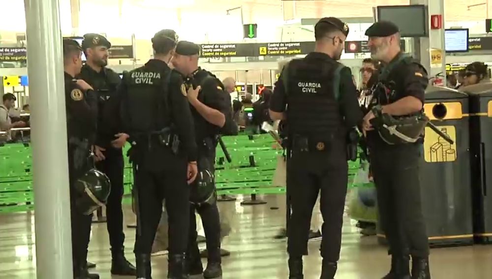 Quejas de policías y guardias civiles por las condiciones del despliegue en Cataluña