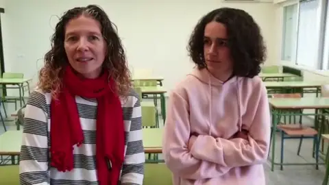 La profesora inspiradora y el alumno "juglar" que han revolucionado internet La profesora inspiradora y el alumno "juglar" que han revolucionado internet