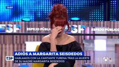 Yurena rompe a llorar en directo al hablar de la muerte de su madre, Margarita Seisdedos: 