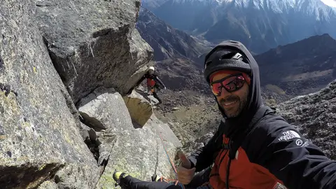 Eneko e Iker durante su expedición al Himalaya Eneko e Iker durante su expedición al Himalaya