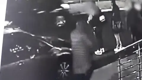 Matan de un tiro en la cabeza en plena calle a Ljbumir Markovic, líder de los ultras del Partizán Matan de un tiro en la cabeza en plena calle a Ljbumir Markovic, líder de los ultras del Partizán