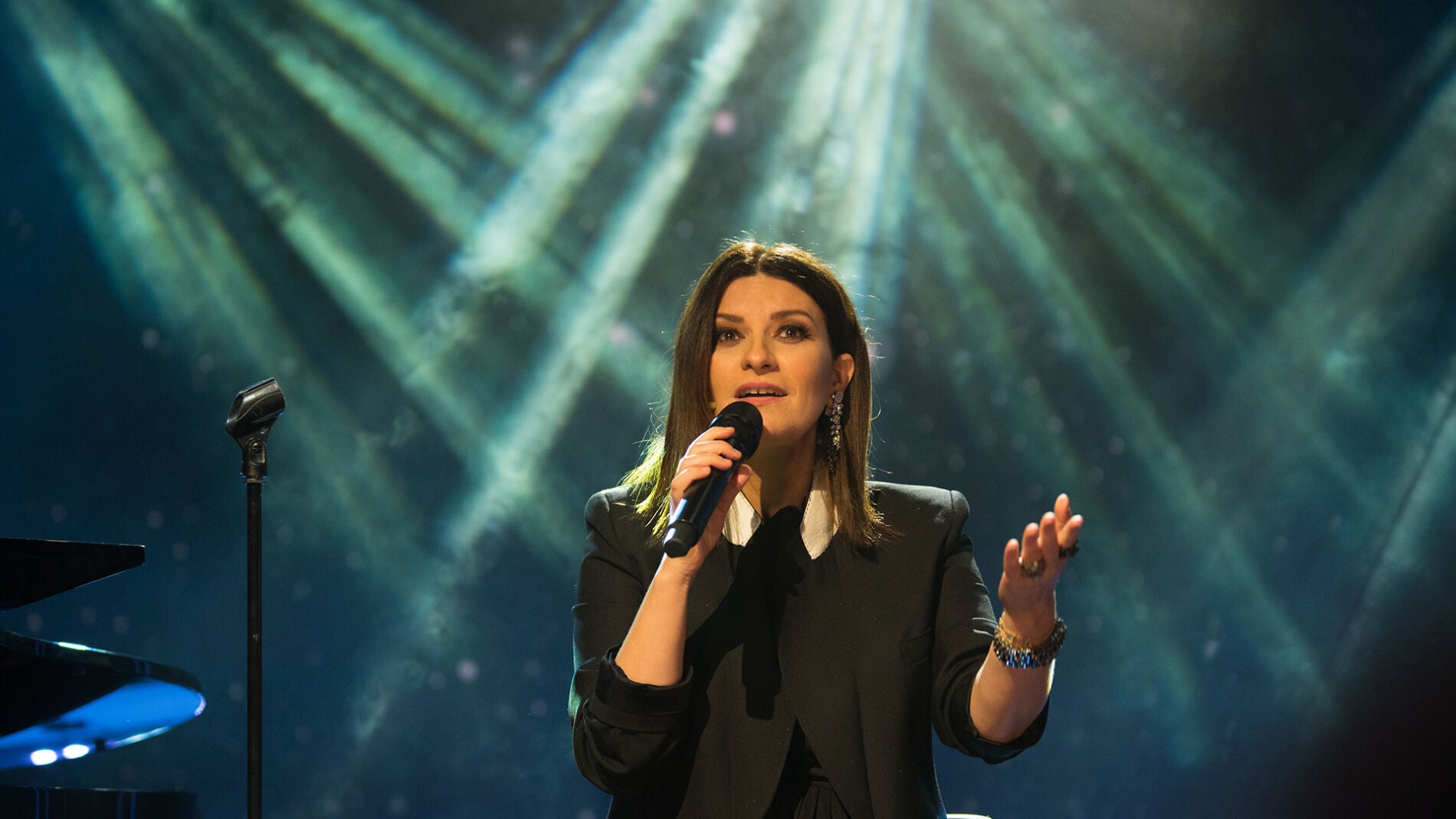 Laura Pausini enamora en directo con sus grandes éxitos en un acústico en 'El Hormiguero 3.0'